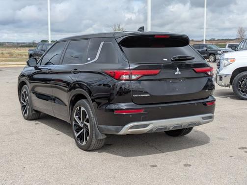 2022 Mitsubishi Outlander SE