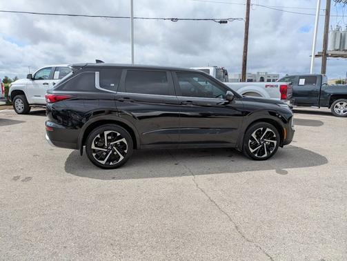 2022 Mitsubishi Outlander SE