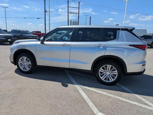 2024 Mitsubishi Outlander ES