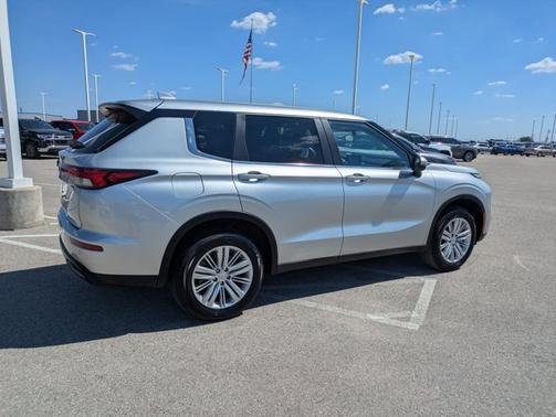 2024 Mitsubishi Outlander ES
