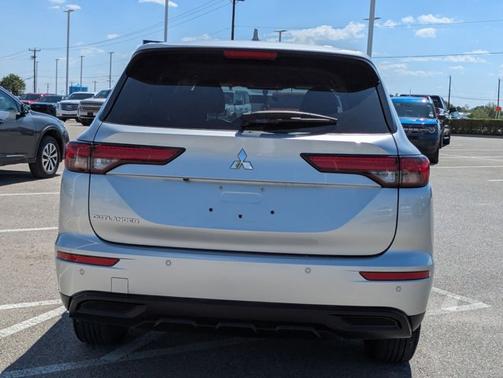 2024 Mitsubishi Outlander ES