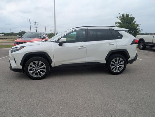 2022 Toyota RAV4 XLE Premium