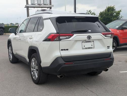2022 Toyota RAV4 XLE Premium