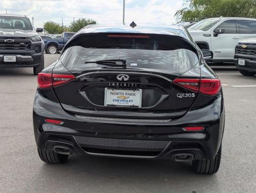 2017 INFINITI QX30 Sport
