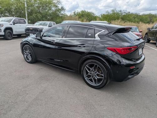 2017 INFINITI QX30 Sport
