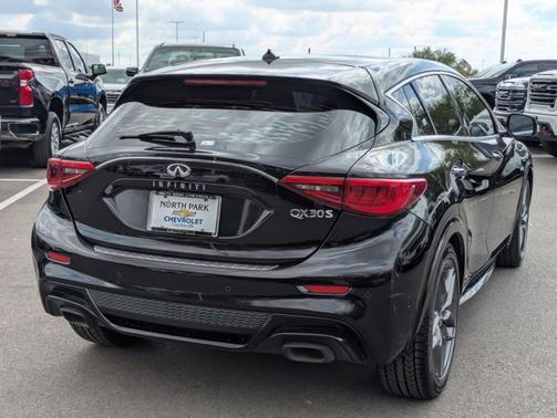 2017 INFINITI QX30 Sport