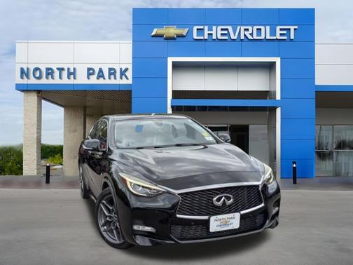 2017 INFINITI QX30 Sport