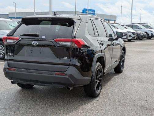 2020 Toyota RAV4 LE