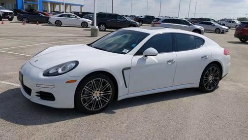 Photo 4 of 38 of 2016 Porsche Panamera 4