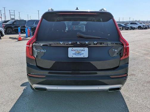 2018 Volvo XC90 T6 Momentum