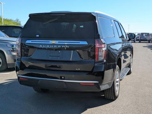 2023 Chevrolet Suburban LT