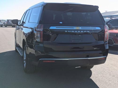 2023 Chevrolet Suburban LT