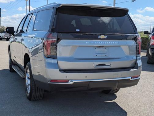 2025 Chevrolet Suburban LS