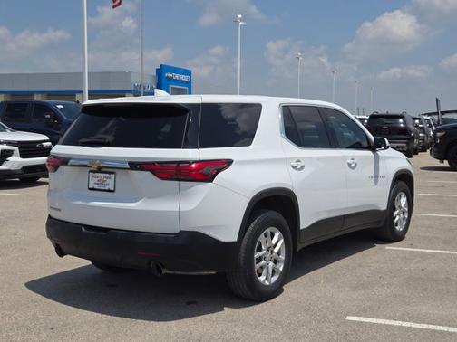 Summit White 2023 Chevrolet Traverse LS