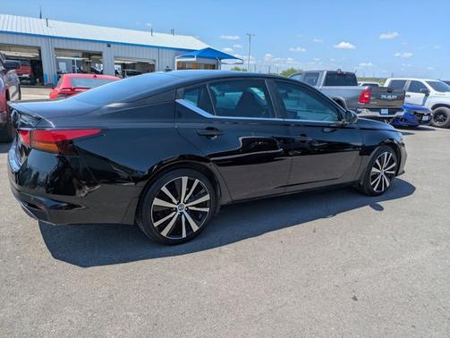 2022 Nissan Altima 2.5 SR