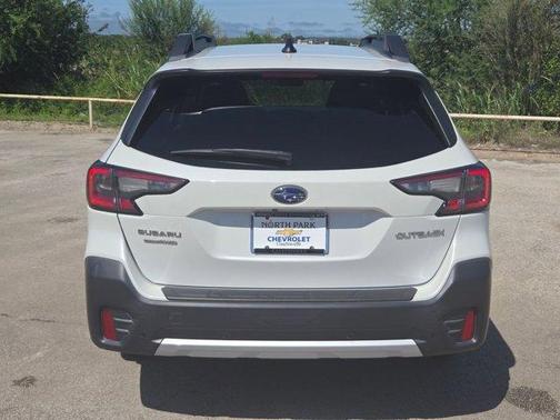 Crystal White Pearl 2022 Subaru Outback Limited