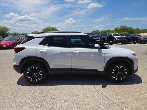 Summit White 2022 Chevrolet Trailblazer LT