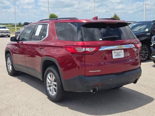 Cajun Red Tintcoat 2020 Chevrolet Traverse LT Cloth