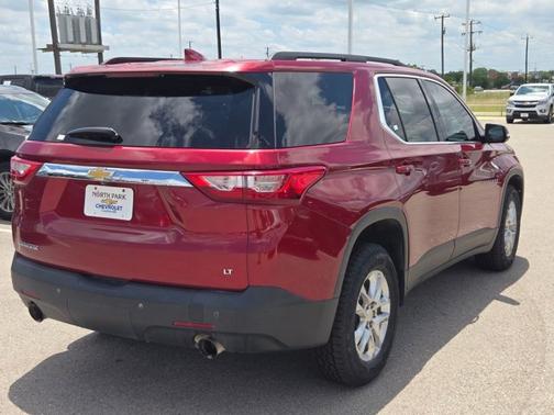 Cajun Red Tintcoat 2020 Chevrolet Traverse LT Cloth