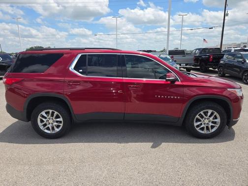 Cajun Red Tintcoat 2020 Chevrolet Traverse LT Cloth