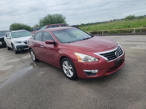 Cayenne Red 2014 Nissan Altima 2.5 SV
