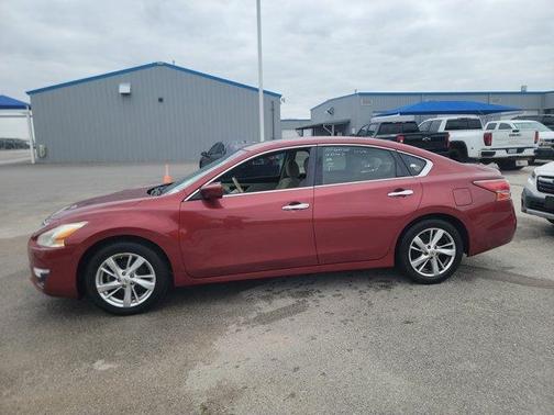Cayenne Red 2014 Nissan Altima 2.5 SV
