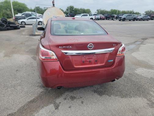 Cayenne Red 2014 Nissan Altima 2.5 SV