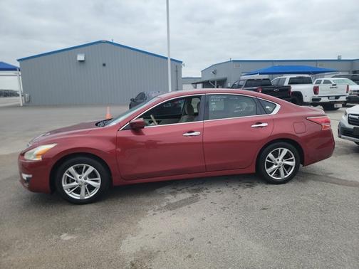 Cayenne Red 2014 Nissan Altima 2.5 SV