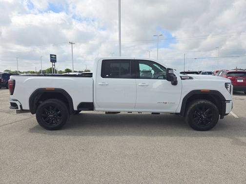 Summit White 2025 GMC Sierra 2500 AT4