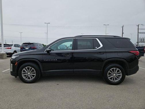 Mosaic Black Metallic 2023 Chevrolet Traverse LT Cloth