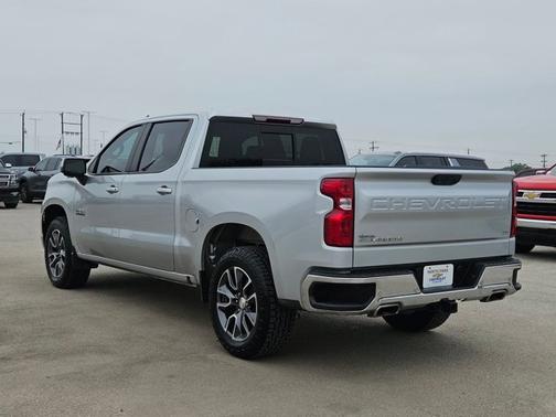 Silver Ice Metallic 2022 Chevrolet Silverado 1500 LT