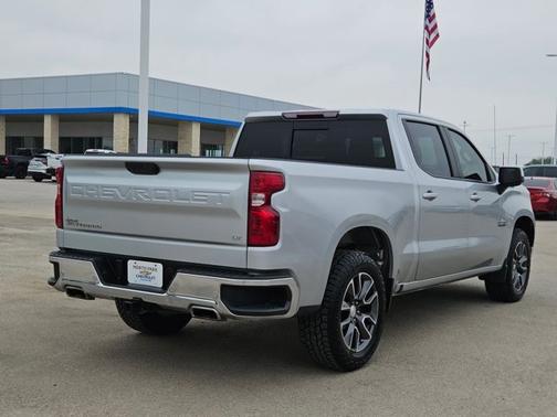 Silver Ice Metallic 2022 Chevrolet Silverado 1500 LT