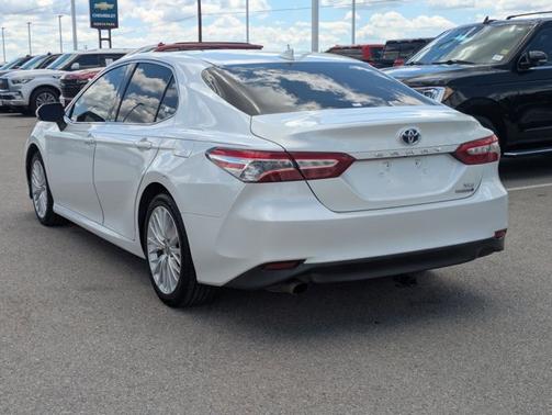 2020 Toyota Camry Hybrid XLE