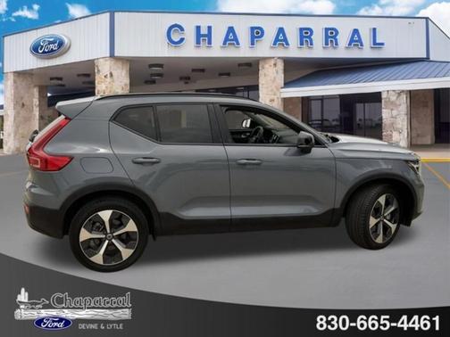 2023 Volvo XC40 B4 Ultimate Dark Theme