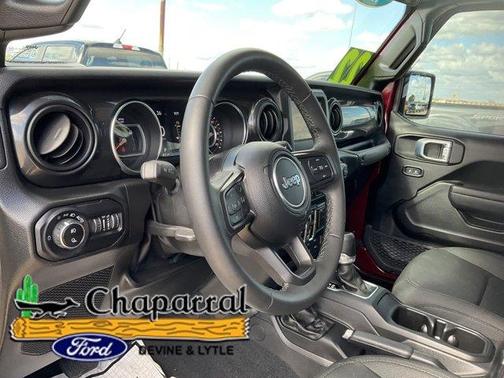 Photo 3 of 25 of 2022 Jeep Gladiator Sport
