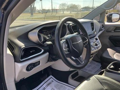 2022 Chrysler Pacifica Touring-L