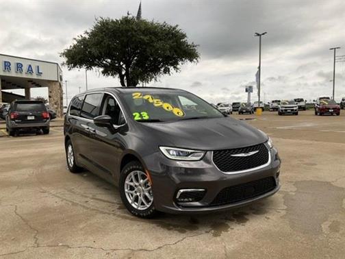 2023 Chrysler Pacifica Touring-L