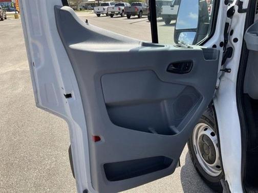 2017 Ford Transit-150 XL