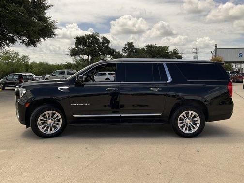2022 GMC Yukon XL SLT
