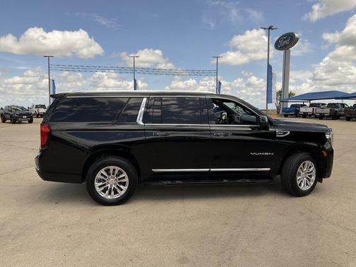 2022 GMC Yukon XL SLT