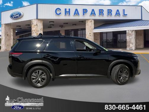 2022 Nissan Pathfinder SV