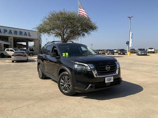 2022 Nissan Pathfinder SV