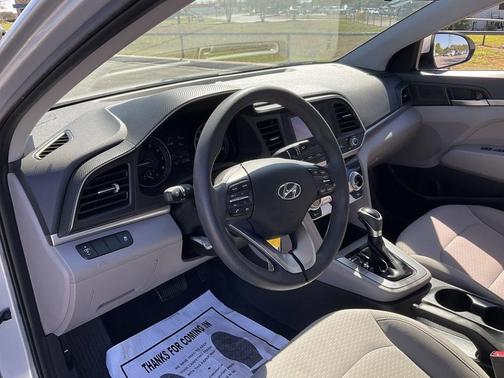 2019 Hyundai ELANTRA SE