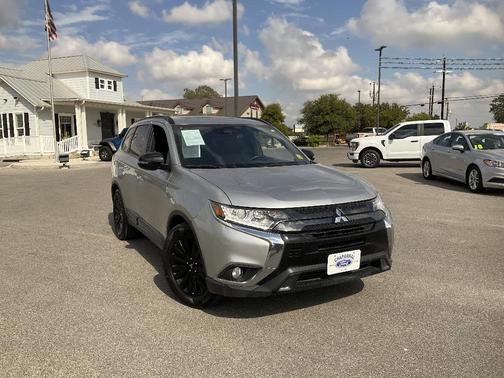 2020 Mitsubishi Outlander SE