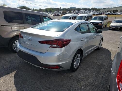 2019 Hyundai ELANTRA SE