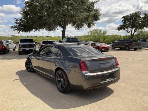 2022 Chrysler 300 Touring L