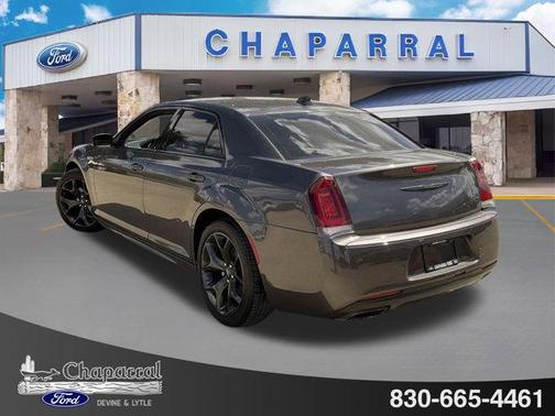 2022 Chrysler 300 Touring L