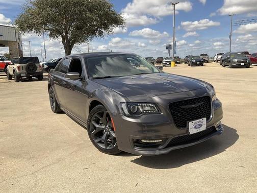 2022 Chrysler 300 Touring L