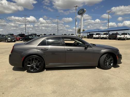 2022 Chrysler 300 Touring L