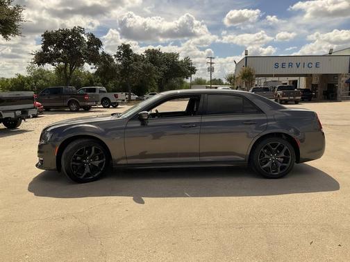 2022 Chrysler 300 Touring L